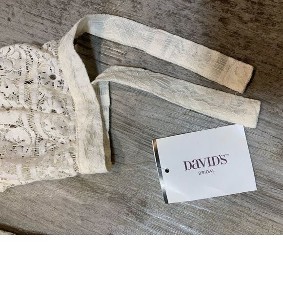 NWT David’s bridal speechless
Off-the-Shoulder 3/4-Sleeve Lace Shift Dr… - Picture 8 of 15